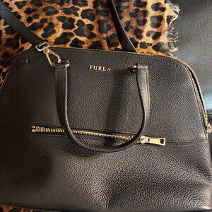 FURLA LARGE SHOULDER BAG IN BLACK LEATHER